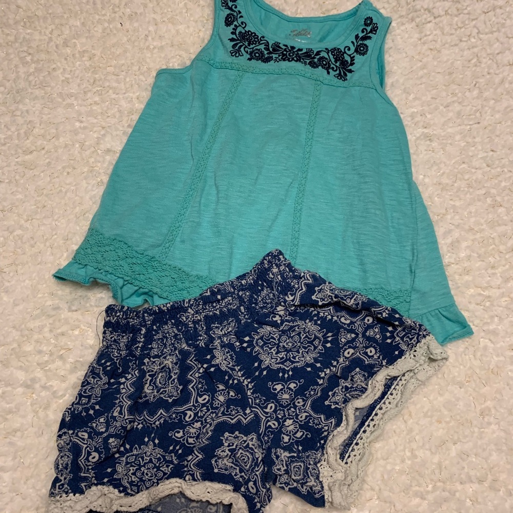 Justice: Top size 7, Shorts size 6/6x. Used/worn